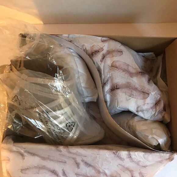 Jessica Simpson Sandal Women Size 8 Silver Metallic Ombre Ankle Wrap Sandal NIB - Picture 6 of 6